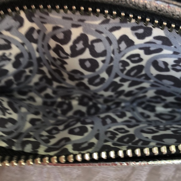 Coach Poppy Long Zip Around Wallet/clutch/Coach Tag Excellent Condition. - Picture 6 of 9